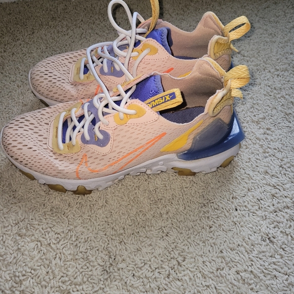 NIKE Fitness Shoe - Picture 1 of 5